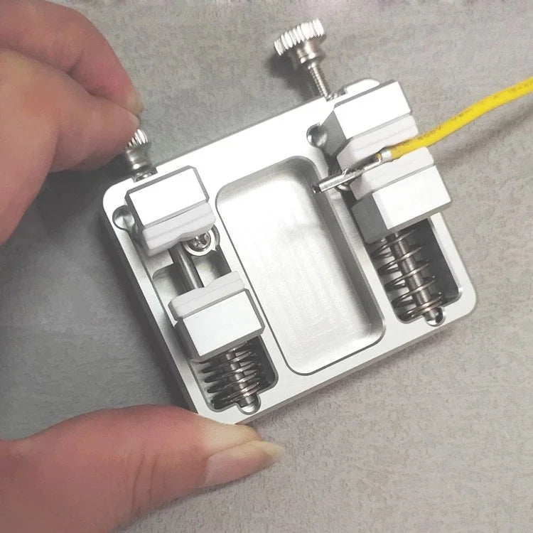 CircuitHold – Heavy Duty Soldering Clamp