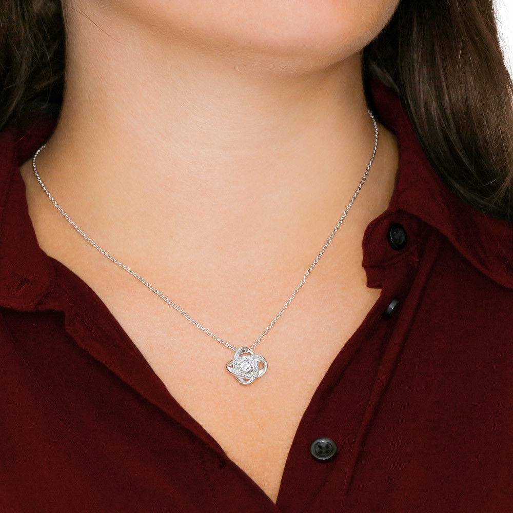 ForeverMom – Heartfelt Love Knot Necklace Gift