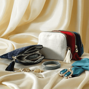 LuxeCarry – Portable Jewelry Storage Bag with Zipper