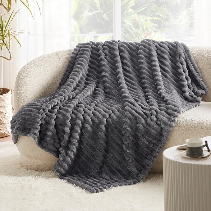 CozyStripe – Ultra Soft Striped Blanket