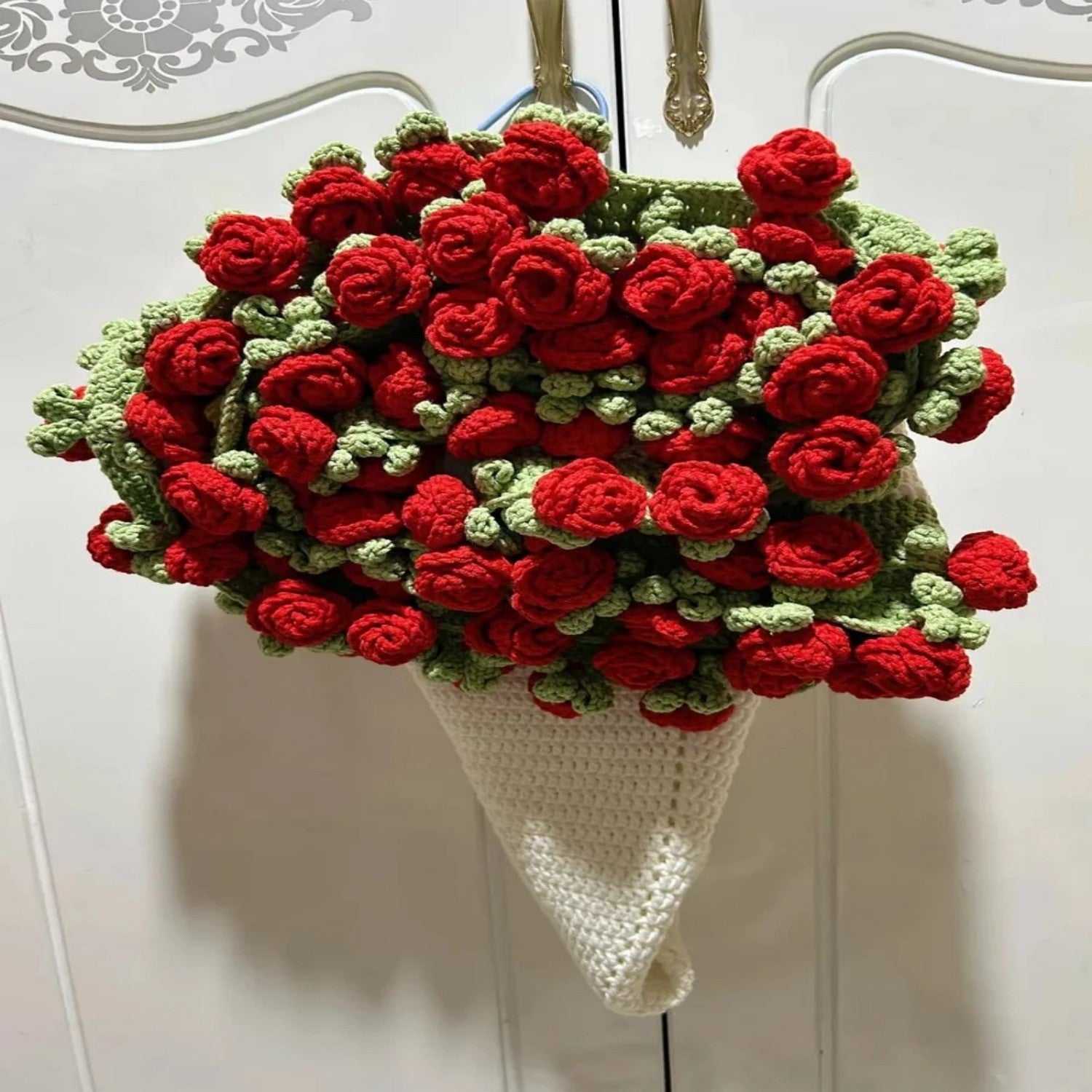 CozyBloom – Hand-Knitted Rose Blanket DIY Kit