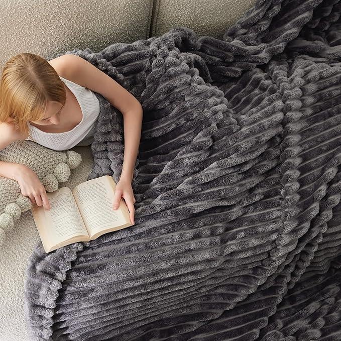 CozyStripe – Ultra Soft Striped Blanket