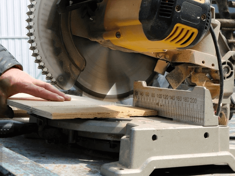 EdgeLine – Durable Stainless Steel Saw Guide Ruler