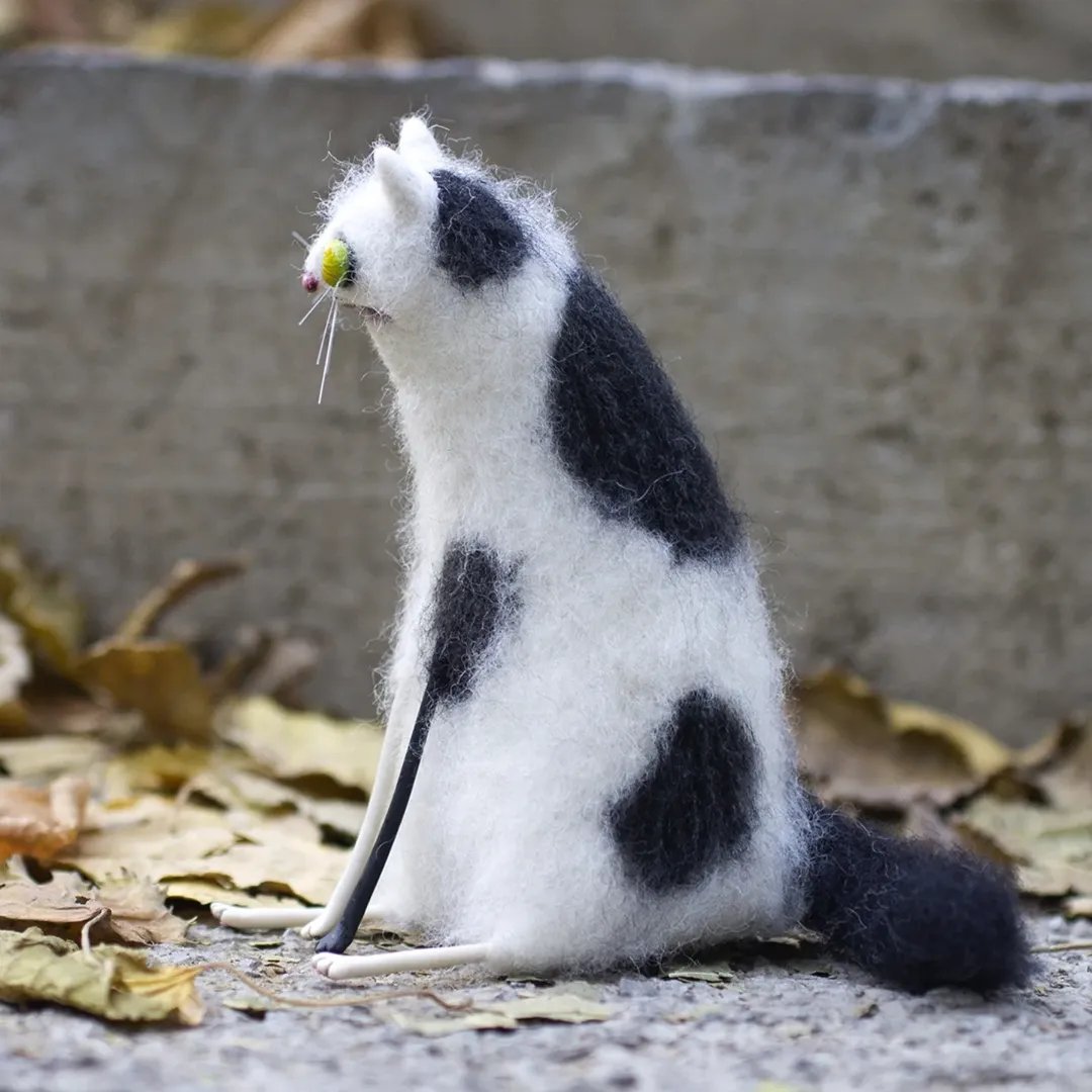 CurioCat - Soft Wool Figurine