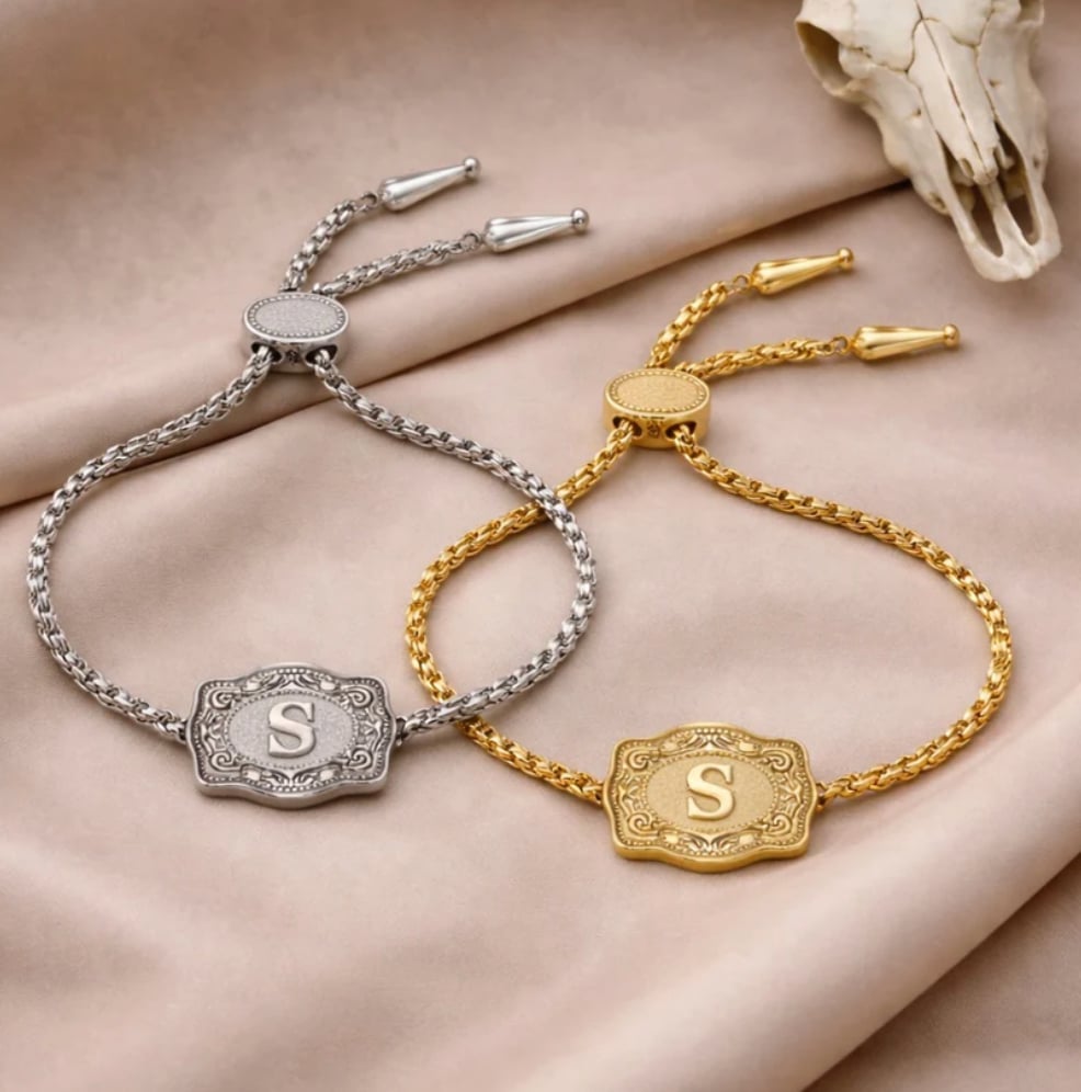 LetterLuxe Glow – Adjustable Name Bracelet