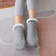 CloudWarm – Anti-Slip Indoor Slipper Socks