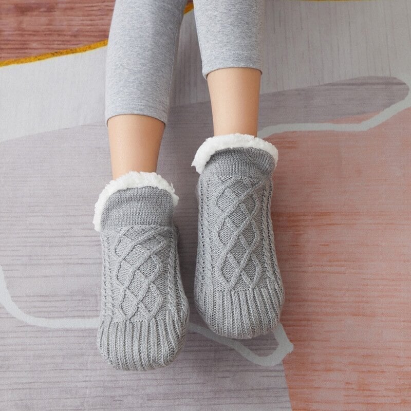 CloudWarm – Anti-Slip Indoor Slipper Socks