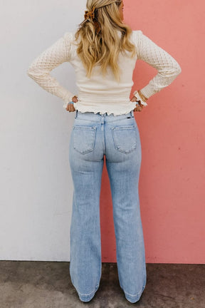 ShapeDenim – Vintage Wash Straight-Leg Jeans