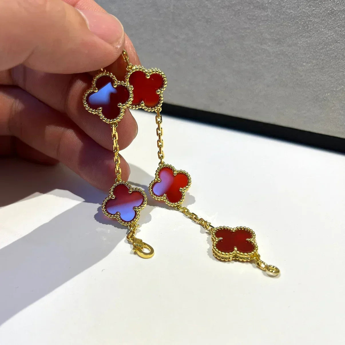 AuraLeaf – Lucky Carnelian Clover Bracelet