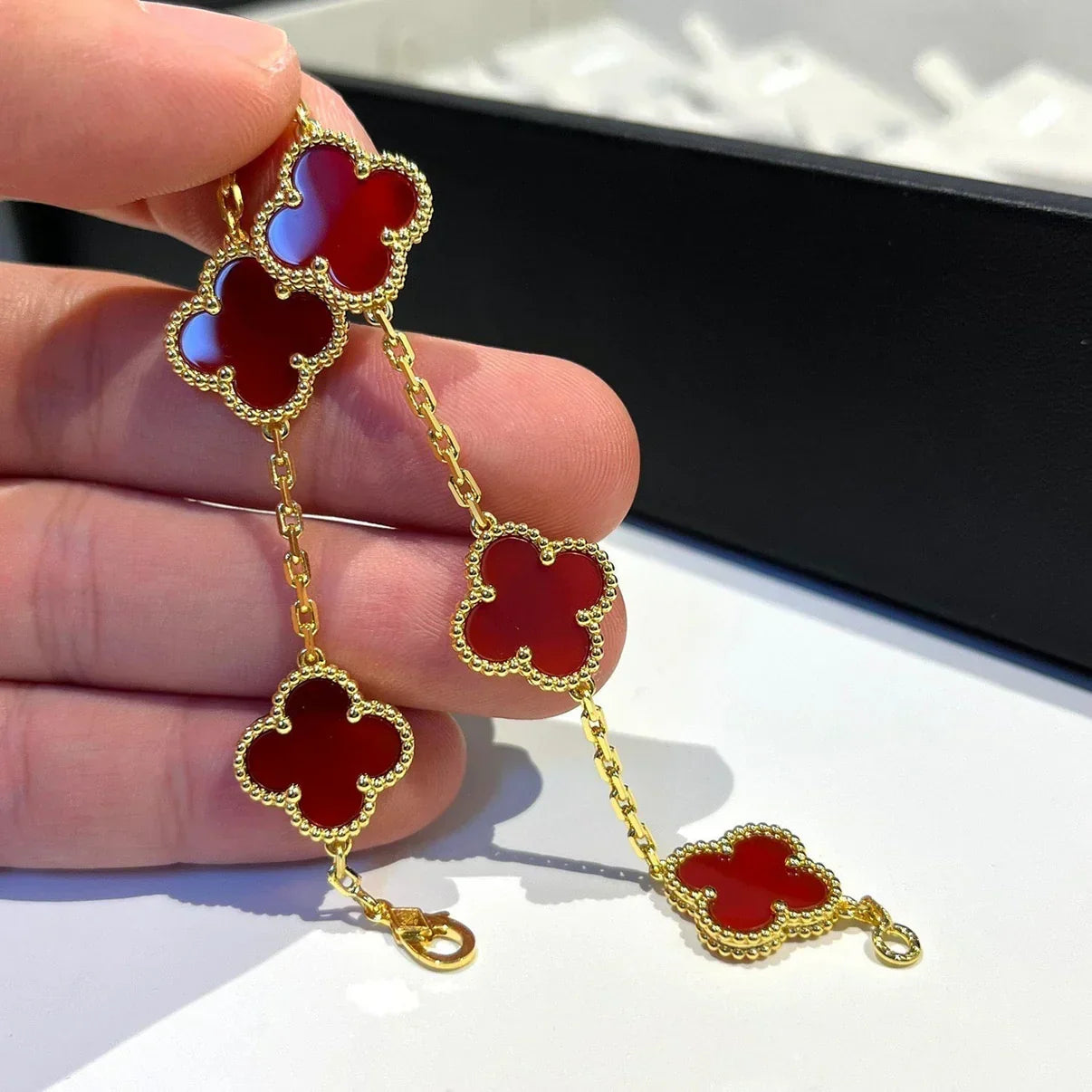 AuraLeaf – Lucky Carnelian Clover Bracelet