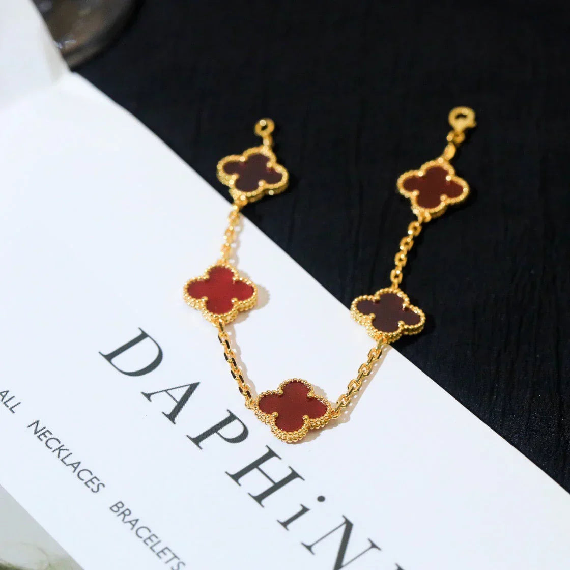 AuraLeaf – Lucky Carnelian Clover Bracelet