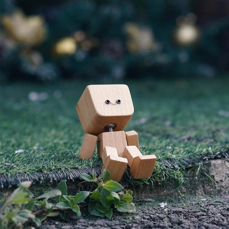 Nod & Wiggle – Lively Wooden Companion