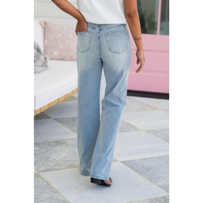 ShapeDenim – Vintage Wash Straight-Leg Jeans