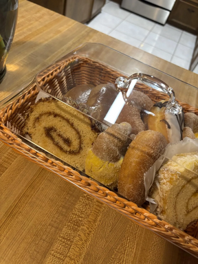 DineAura – Acrylic Covered Serving Basket