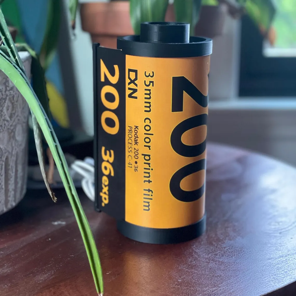 RetroGlow – Kodak 200 Film Lamp