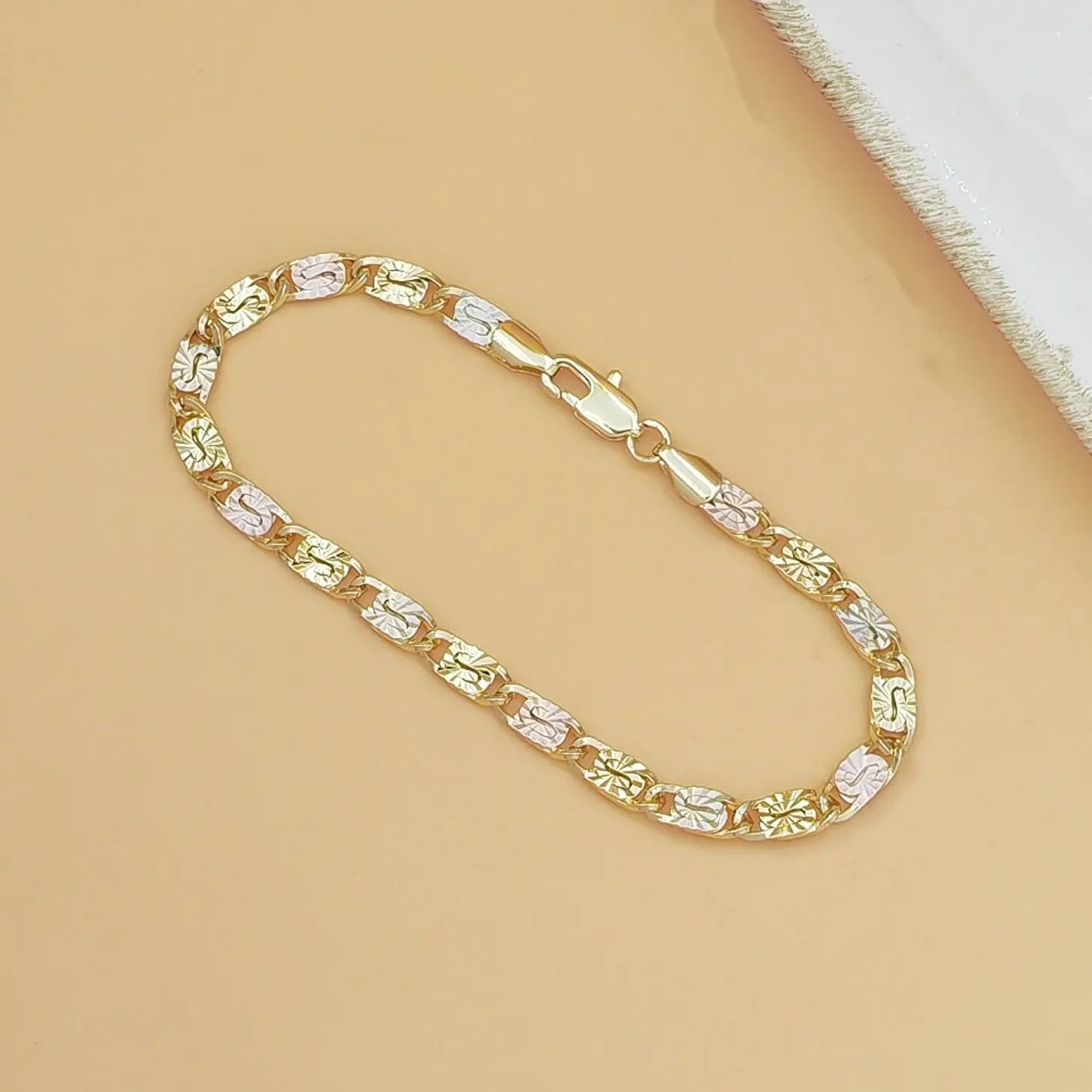 GoldenBlend – Three-Tone Link Bracelet