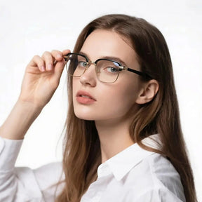 FocusPro – HD Auto-Adjust Reading Glasses