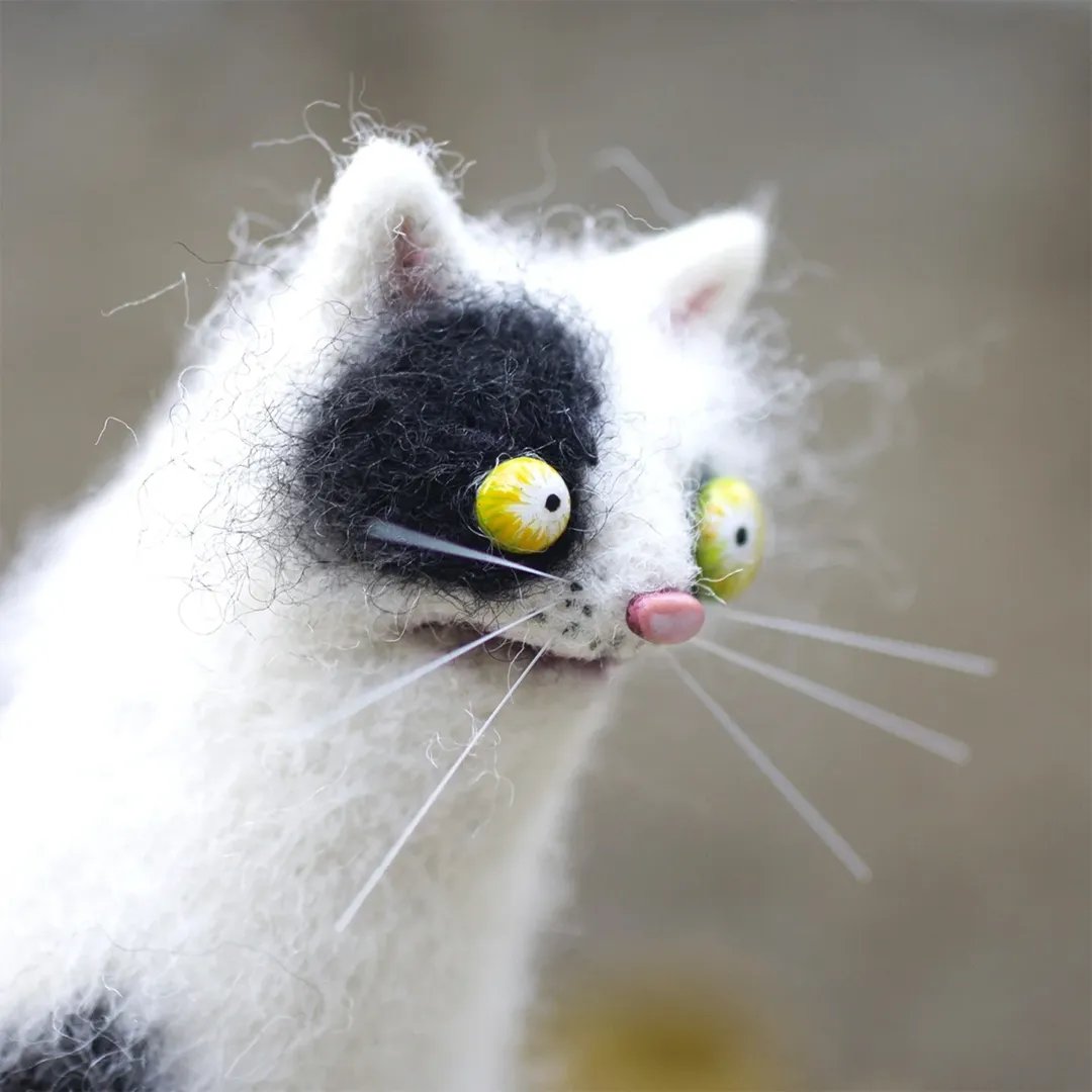 CurioCat - Soft Wool Figurine