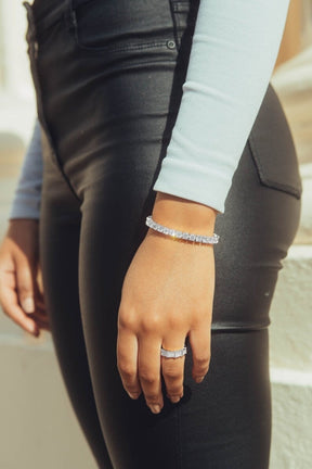 CrystalFlex – Luxury Sparkling Bracelet
