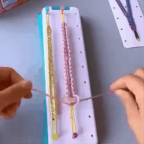 VistaStyle – DIY Friendship Bracelet Set