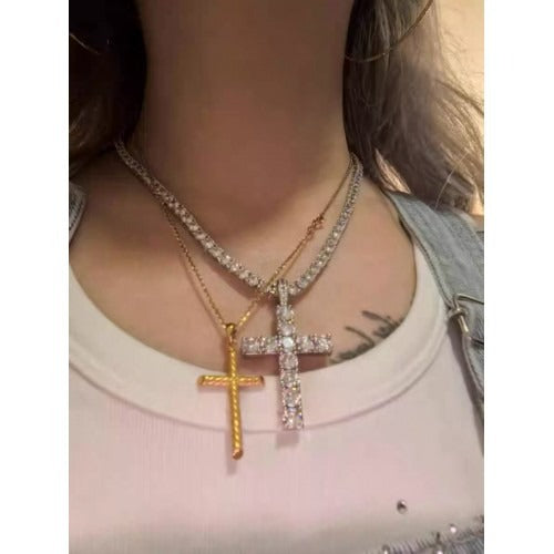 HeavenlyShine – Moissanite Cross Pendant