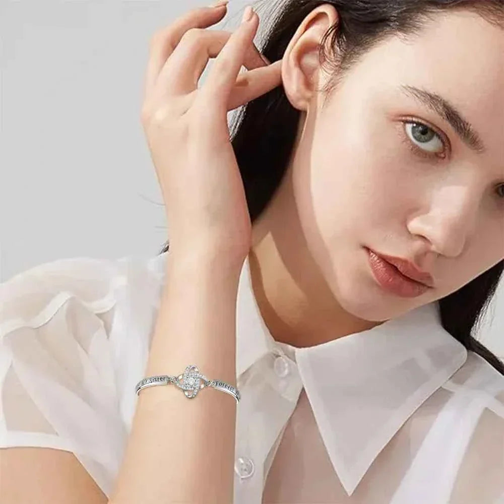 HeartCore – Elegant Clover Link Bracelet