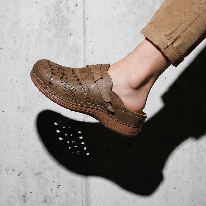 Rosalie — Laser-Cut Clog with Bow Detail