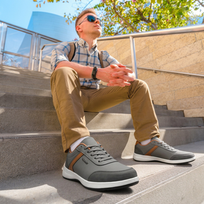 Ribbon — Stripe-Detailed Sneaker for Daily Wear