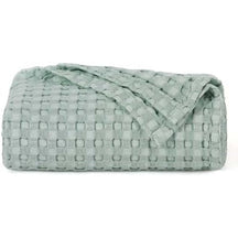 CloudWeave – Breathable Luxury Waffle Blanket