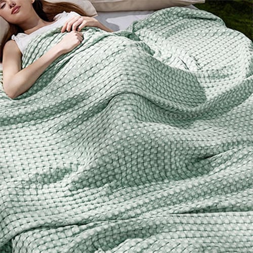 CloudWeave – Breathable Luxury Waffle Blanket