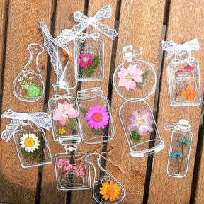 BloomLeaf – Clear Botanical Dried Flower Bookmarks